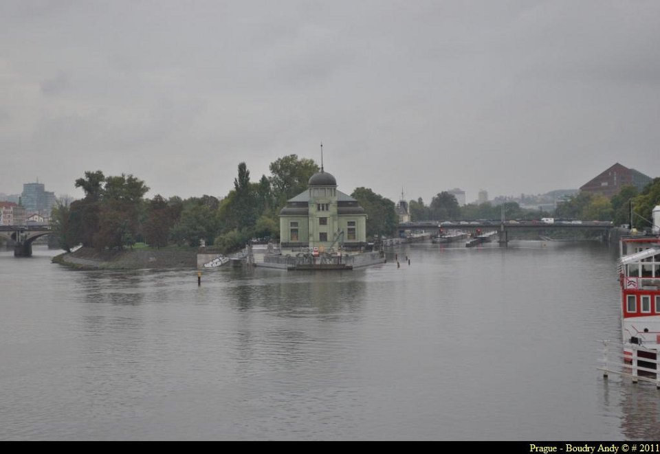 Prague - au bord de la Vltava Moldau 002
